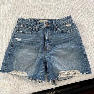 Madewell high rise curvy relaxed mid-length denim shorts, size 25